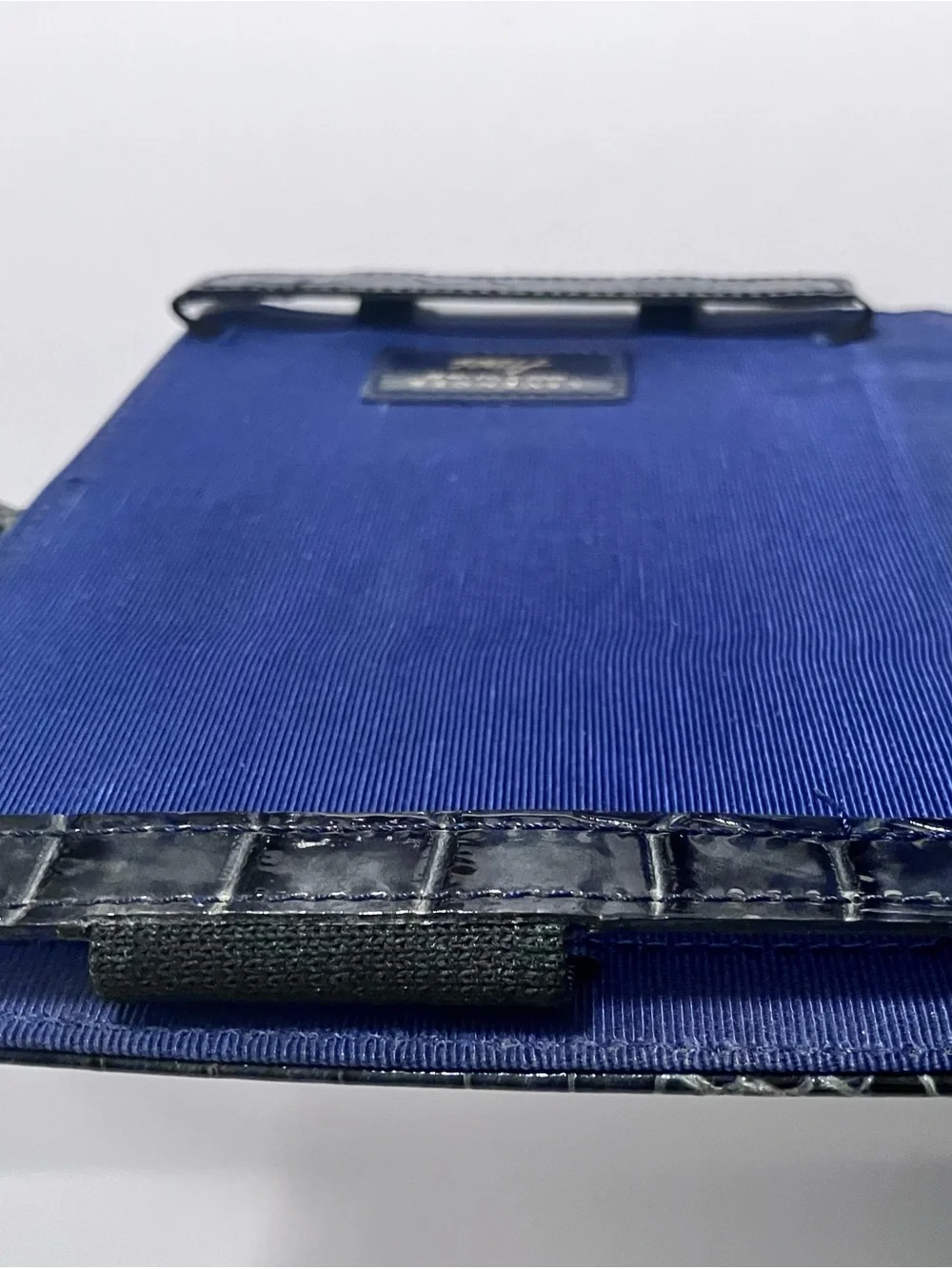 LEVENGER Leather iPAD MINI Faux Crococdile CARRYING CASE / Fold In Display Stand